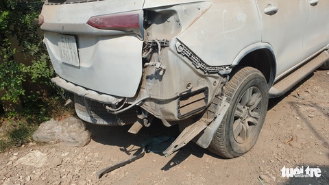 Xe Fortuner ‘vô chủ’ trong đất quân đội, địa chỉ đăng ký xe là nhà cụ Vương Hồng Sển - Ảnh 7. Xe Fortuner ‘vô chủ’ trong đất quân đội, địa chỉ đăng ký xe là nhà cụ Vương Hồng Sển - Ảnh 7.