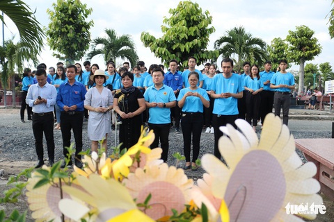Thăm mộ đóa hướng dương Lê Thanh Thúy - Ảnh 6. Thăm mộ đóa hướng dương Lê Thanh Thúy - Ảnh 6.