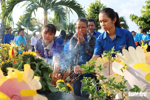 Thăm mộ đóa hướng dương Lê Thanh Thúy - Ảnh 7. Thăm mộ đóa hướng dương Lê Thanh Thúy - Ảnh 7.