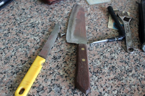 Bị công an kiểm tra, trộm xe quăng xe cầm 2 dao chạy giữa đường - Ảnh 2. Bị công an kiểm tra, trộm xe quăng xe cầm 2 dao chạy giữa đường - Ảnh 2.