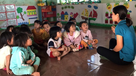 Sợ trò mất lớp đi lang thang, 8 cô giáo tình nguyện xin dạy không lương - Ảnh 1. Sợ trò mất lớp đi lang thang, 8 cô giáo tình nguyện xin dạy không lương - Ảnh 1.