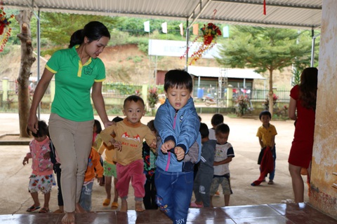 Sợ trò mất lớp đi lang thang, 8 cô giáo tình nguyện xin dạy không lương - Ảnh 2. Sợ trò mất lớp đi lang thang, 8 cô giáo tình nguyện xin dạy không lương - Ảnh 2.