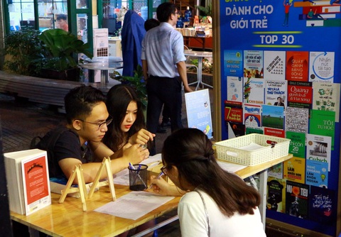 Làng sách 2019: Khuyến đọc, môi trường, và... hồn nhiên vi phạm - Ảnh 9. Làng sách 2019: Khuyến đọc, môi trường, và... hồn nhiên vi phạm - Ảnh 9.