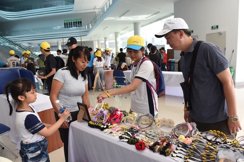 Hơn 1,5 tỉ đồng ủng hộ bệnh nhi ung thư tại Ngày hội Hoa hướng dương 2019 - Ảnh 19. Hơn 1,5 tỉ đồng ủng hộ bệnh nhi ung thư tại Ngày hội Hoa hướng dương 2019 - Ảnh 19.