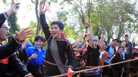 HHen Niê, Xuân Bắc, Chí Thiện... cùng giúp lan tỏa sống đẹp - Ảnh 1. HHen Niê, Xuân Bắc, Chí Thiện... cùng giúp lan tỏa sống đẹp - Ảnh 1.