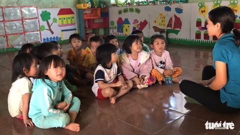 8 cô giáo mầm non tình nguyện dạy không lương đã trúng tuyển viên chức - Ảnh 1. 8 cô giáo mầm non tình nguyện dạy không lương đã trúng tuyển viên chức - Ảnh 1.