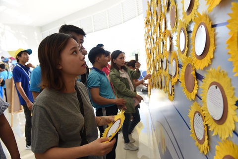 Hơn 1,5 tỉ đồng ủng hộ bệnh nhi ung thư tại Ngày hội Hoa hướng dương 2019 - Ảnh 16. Hơn 1,5 tỉ đồng ủng hộ bệnh nhi ung thư tại Ngày hội Hoa hướng dương 2019 - Ảnh 16.