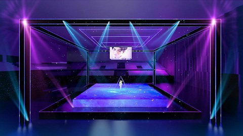 Vũ Cát Tường té sấp mặt từ sân khấu 2m xuống đất trong live show - Ảnh 2. Vũ Cát Tường té sấp mặt từ sân khấu 2m xuống đất trong live show - Ảnh 2.