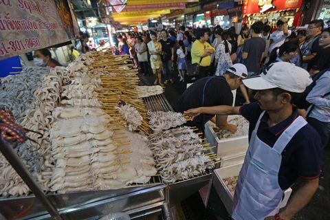 Bangkok mở ba phố đi bộ mới để thu hút du khách - Ảnh 2. Bangkok mở ba phố đi bộ mới để thu hút du khách - Ảnh 2.