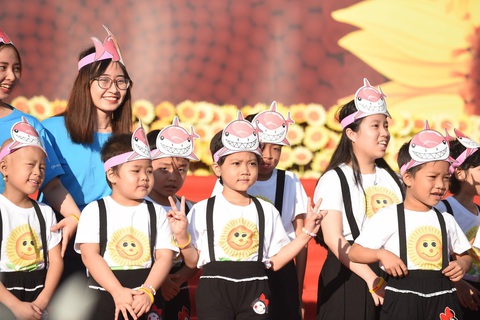 Hơn 1,5 tỉ đồng ủng hộ bệnh nhi ung thư tại Ngày hội Hoa hướng dương 2019 - Ảnh 23. Hơn 1,5 tỉ đồng ủng hộ bệnh nhi ung thư tại Ngày hội Hoa hướng dương 2019 - Ảnh 23.