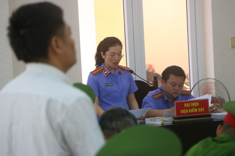 Cựu bí thư Bến Cát: Tôi mua đất giá thị trường, cấu kết với ngân hàng làm gì? - Ảnh 2. Cựu bí thư Bến Cát: Tôi mua đất giá thị trường, cấu kết với ngân hàng làm gì? - Ảnh 2.