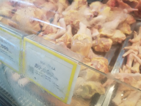 Giá heo vượt giá bò, người mua xanh mặt - Ảnh 4. Giá heo vượt giá bò, người mua xanh mặt - Ảnh 4.