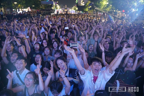 Màn trình diễn đẳng cấp của nghệ sĩ đoạt giải Grammy tại Hò dô 2019 - Ảnh 10. Màn trình diễn đẳng cấp của nghệ sĩ đoạt giải Grammy tại Hò dô 2019 - Ảnh 10.