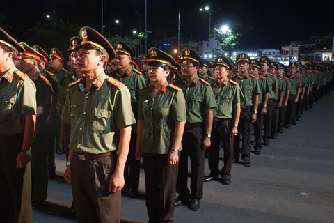 Tân giám đốc Công an Đồng Nai: Kiên quyết trừng trị, tấn công vào các băng nhóm tội phạm - Ảnh 4. Tân giám đốc Công an Đồng Nai: Kiên quyết trừng trị, tấn công vào các băng nhóm tội phạm - Ảnh 4.