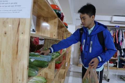 Khu chợ 0 đồng cho sinh viên - Ảnh 3. Khu chợ 0 đồng cho sinh viên - Ảnh 3.