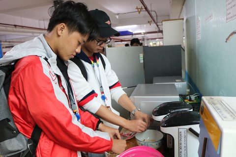Khu chợ 0 đồng cho sinh viên - Ảnh 4. Khu chợ 0 đồng cho sinh viên - Ảnh 4.