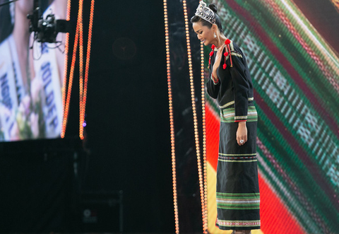 Showbiz Việt 2019: Ngập tình yêu và cảm hứng, nhưng ứng xử vẫn đáng báo động - Ảnh 1. Showbiz Việt 2019: Ngập tình yêu và cảm hứng, nhưng ứng xử vẫn đáng báo động - Ảnh 1.