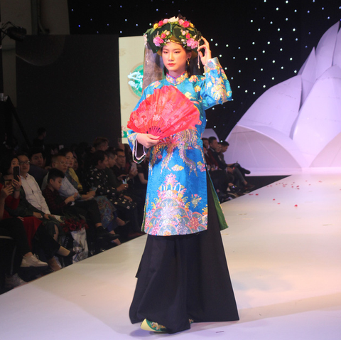 Lan Hương, Thu Hà, Chiều Xuân... lên sàn diễn thời trang triều Nguyễn, hầu đồng - Ảnh 9. Lan Hương, Thu Hà, Chiều Xuân... lên sàn diễn thời trang triều Nguyễn, hầu đồng - Ảnh 9.