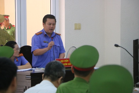 Tranh luận kịch tính tại phiên tòa xử cựu bí thư Bến Cát - Ảnh 1. Tranh luận kịch tính tại phiên tòa xử cựu bí thư Bến Cát - Ảnh 1.
