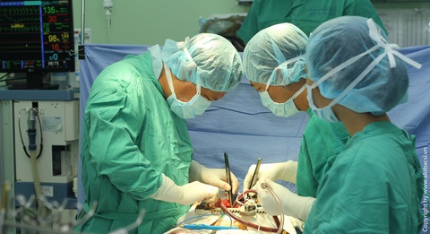 Kích hoạt báo động đỏ, cứu sống thanh niên bị giập tim do tấm bêtông đè - Ảnh 1. Kích hoạt báo động đỏ, cứu sống thanh niên bị giập tim do tấm bêtông đè - Ảnh 1.