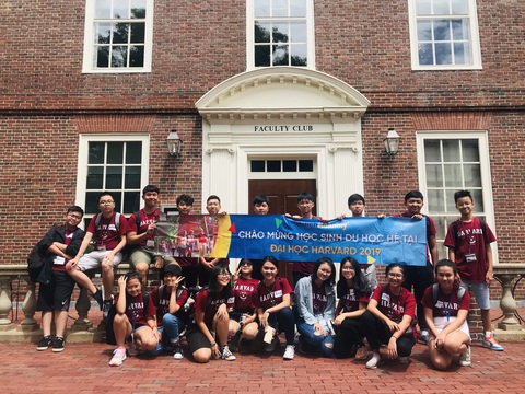 Quà giáng sinh cho con: Du học Harvard - Ảnh 1. Quà giáng sinh cho con: Du học Harvard - Ảnh 1.