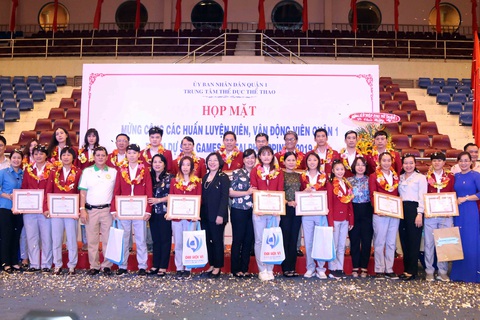 Huỳnh Như và các VĐV, HLV quận 1 được vinh danh - Ảnh 3. Huỳnh Như và các VĐV, HLV quận 1 được vinh danh - Ảnh 3.