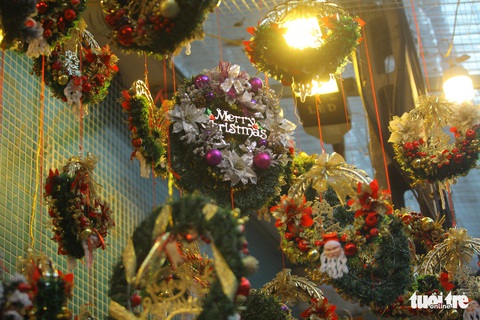 Chơi tới mùa Noel: thông 18-30 triệu vẫn hút khách - Ảnh 11. Chơi tới mùa Noel: thông 18-30 triệu vẫn hút khách - Ảnh 11.