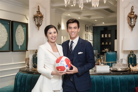 Tiền đạo Tiến Linh cực bảnh khi mặc suit do hoa hậu Ngọc Hân tư vấn - Ảnh 11. Tiền đạo Tiến Linh cực bảnh khi mặc suit do hoa hậu Ngọc Hân tư vấn - Ảnh 11.