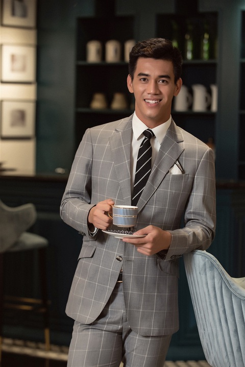 Tiền đạo Tiến Linh cực bảnh khi mặc suit do hoa hậu Ngọc Hân tư vấn - Ảnh 2. Tiền đạo Tiến Linh cực bảnh khi mặc suit do hoa hậu Ngọc Hân tư vấn - Ảnh 2.