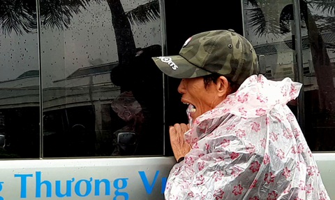 Sản phụ tử vong, hàng trăm người vây bệnh viện - Ảnh 1. Sản phụ tử vong, hàng trăm người vây bệnh viện - Ảnh 1.