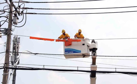 65 năm EVN - một chặng đường đầy gian lao nhưng tự hào - Ảnh 4. 65 năm EVN - một chặng đường đầy gian lao nhưng tự hào - Ảnh 4.