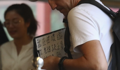 Du lịch ăn mày ở Hong Kong 2 năm đủ mua căn hộ ở Matxcơva? - Ảnh 2. Du lịch ăn mày ở Hong Kong 2 năm đủ mua căn hộ ở Matxcơva? - Ảnh 2.