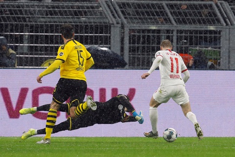 Dortmund đánh rơi chiến thắng trước Leipzig sau 3 lần dẫn trước - Ảnh 2. Dortmund đánh rơi chiến thắng trước Leipzig sau 3 lần dẫn trước - Ảnh 2.