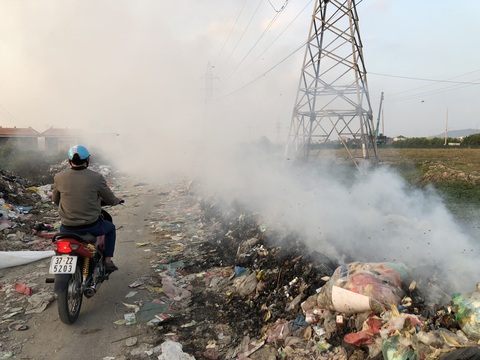 Mục sở thị con đường ô nhiễm nhất Việt Nam - Ảnh 6. Mục sở thị con đường ô nhiễm nhất Việt Nam - Ảnh 6.