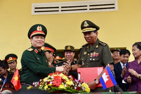 2.000 binh sĩ và người dân Việt Nam và Campuchia diễn tập cứu nạn tại biên giới - Ảnh 13. 2.000 binh sĩ và người dân Việt Nam và Campuchia diễn tập cứu nạn tại biên giới - Ảnh 13.