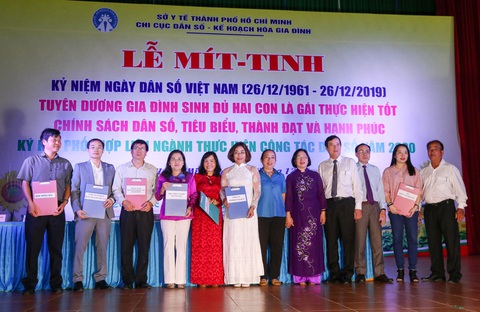 TP.HCM tiếp tục kêu gọi mỗi gia đình nên sinh đủ 2 con - Ảnh 1. TP.HCM tiếp tục kêu gọi mỗi gia đình nên sinh đủ 2 con - Ảnh 1.