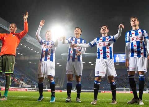 Văn Hậu hòa niềm vui cùng CĐV Hà Lan sau chiến thắng của Heerenveen - Ảnh 4. Văn Hậu hòa niềm vui cùng CĐV Hà Lan sau chiến thắng của Heerenveen - Ảnh 4.