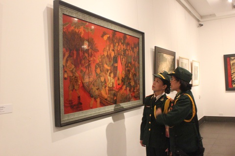 Từ nhân dân mà ra, những khoảnh khắc hào hùng và lãng mạn - Ảnh 1. Từ nhân dân mà ra, những khoảnh khắc hào hùng và lãng mạn - Ảnh 1.