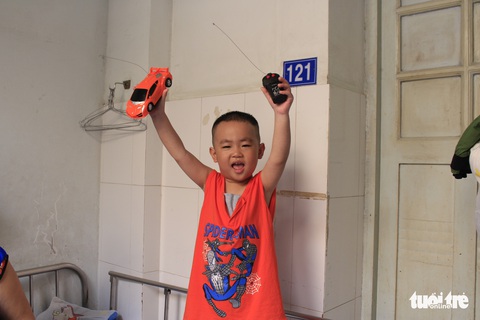 Trao quà ước nguyện đến hàng trăm bệnh nhi ung thư - Ảnh 10. Trao quà ước nguyện đến hàng trăm bệnh nhi ung thư - Ảnh 10.