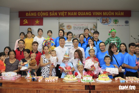 Trao quà ước nguyện đến hàng trăm bệnh nhi ung thư - Ảnh 17. Trao quà ước nguyện đến hàng trăm bệnh nhi ung thư - Ảnh 17.