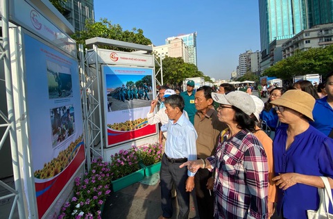 Khai mạc triển lãm ảnh về quân đội nhân dân Việt Nam anh hùng - Ảnh 3. Khai mạc triển lãm ảnh về quân đội nhân dân Việt Nam anh hùng - Ảnh 3.