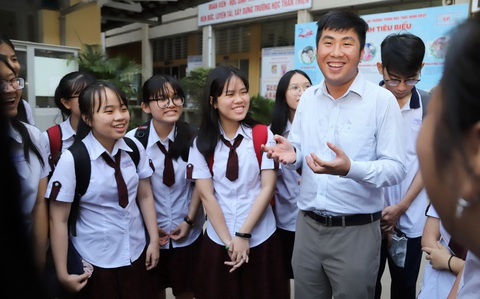 Thầy giáo xin bài văn của học trò: Không dò bài, trả bài mỗi ngày - Ảnh 1. Thầy giáo xin bài văn của học trò: Không dò bài, trả bài mỗi ngày - Ảnh 1.