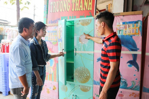 Qui Phúc cung ứng ra thị trường hơn 1,5 triệu sản phẩm nội ngoại thất Tết - Ảnh 1. Qui Phúc cung ứng ra thị trường hơn 1,5 triệu sản phẩm nội ngoại thất Tết - Ảnh 1.