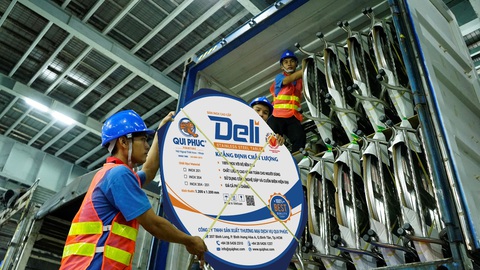 Qui Phúc cung ứng ra thị trường hơn 1,5 triệu sản phẩm nội ngoại thất Tết - Ảnh 4. Qui Phúc cung ứng ra thị trường hơn 1,5 triệu sản phẩm nội ngoại thất Tết - Ảnh 4.