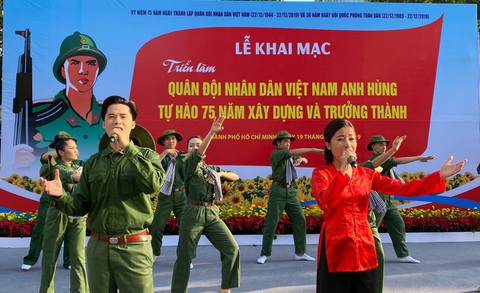 Khai mạc triển lãm ảnh về quân đội nhân dân Việt Nam anh hùng - Ảnh 1. Khai mạc triển lãm ảnh về quân đội nhân dân Việt Nam anh hùng - Ảnh 1.