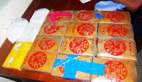Tặng giấy khen cho người dân nhặt ma túy giao nộp biên phòng - Ảnh 4. Tặng giấy khen cho người dân nhặt ma túy giao nộp biên phòng - Ảnh 4.