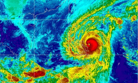 Bão rất mạnh quét qua Philippines 6 giờ vào ngày U22 Việt Nam đá với U22 Singapore - Ảnh 1. Bão rất mạnh quét qua Philippines 6 giờ vào ngày U22 Việt Nam đá với U22 Singapore - Ảnh 1.