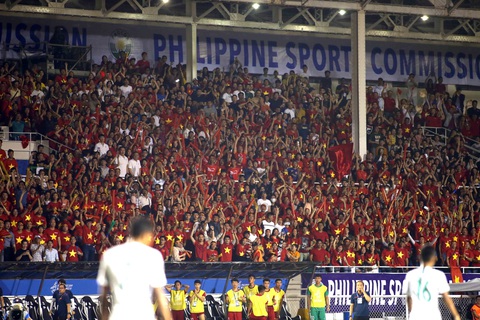 CĐV Việt Nam tại Philippines vỡ òa trước chiến thắng của thầy trò ông Park - Ảnh 7. CĐV Việt Nam tại Philippines vỡ òa trước chiến thắng của thầy trò ông Park - Ảnh 7.