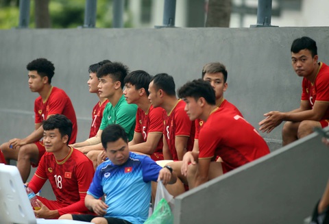 Bùi Tiến Dũng hay Nguyễn Văn Toản bắt chính trận U22 Singapore? - Ảnh 2. Bùi Tiến Dũng hay Nguyễn Văn Toản bắt chính trận U22 Singapore? - Ảnh 2.