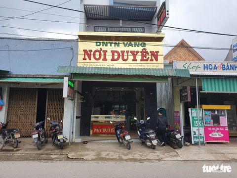 Chủ tiệm vàng kể lại vụ cướp manh động lúc xem U22 Việt Nam đá U22 Indonesia - Ảnh 2. Chủ tiệm vàng kể lại vụ cướp manh động lúc xem U22 Việt Nam đá U22 Indonesia - Ảnh 2.